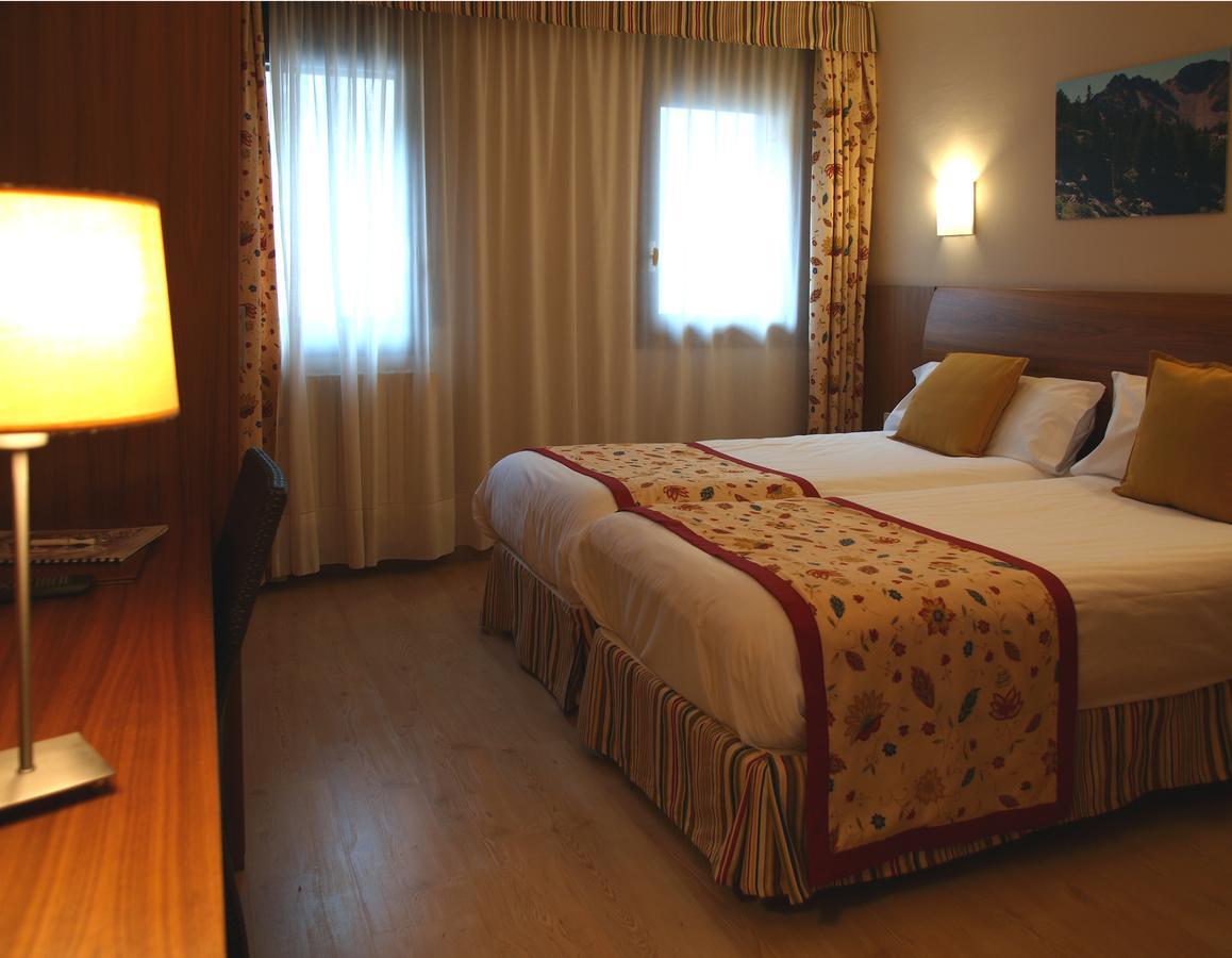 Double or Twin Room Spa Access,664954287:JPEG